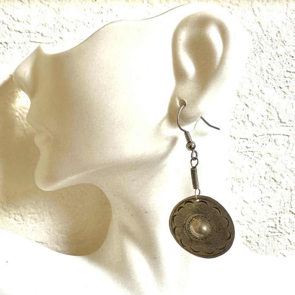 Silver tone round disc drop earrings - Picture 6 of 7